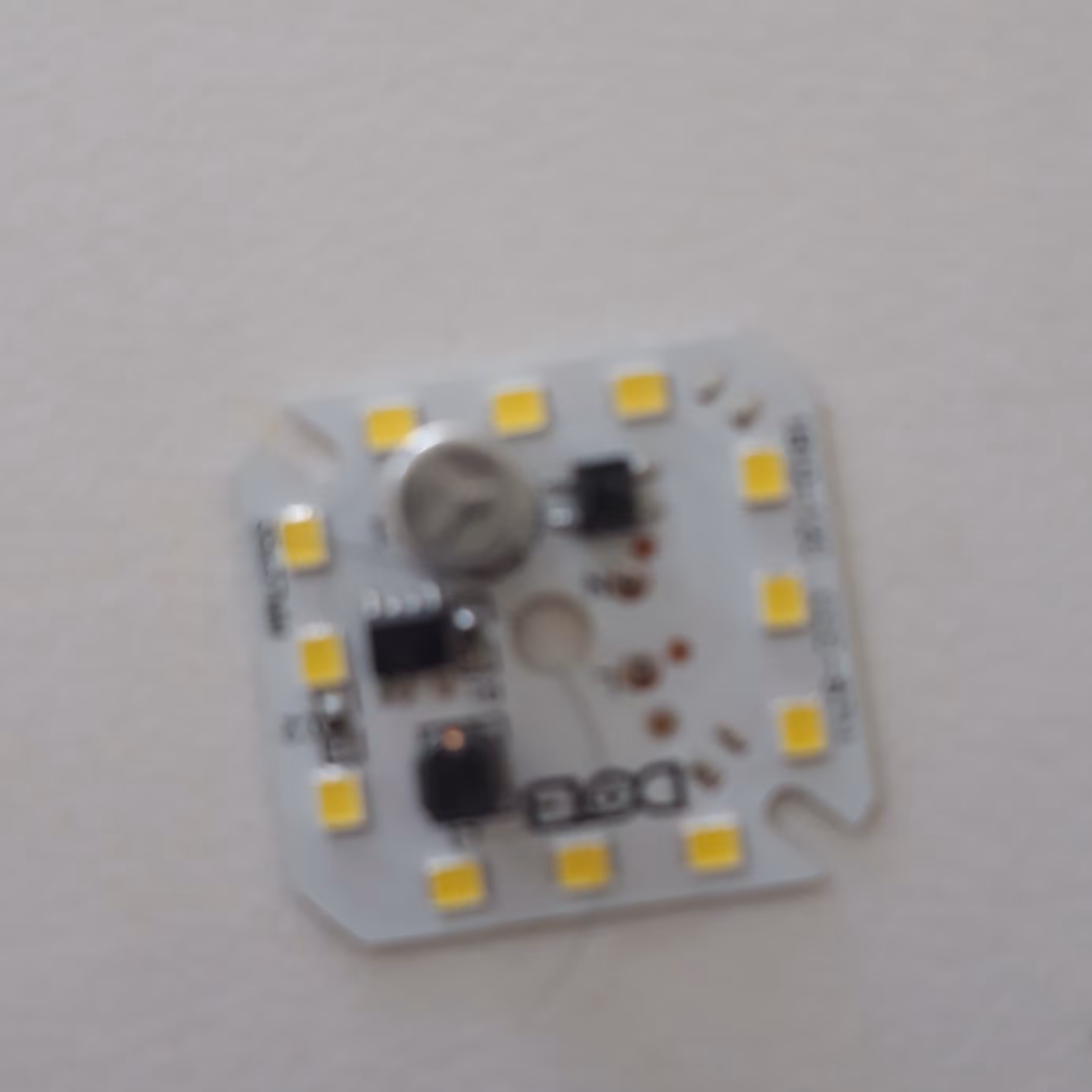 چیپ  ال ای دی 10 وات برق مستقیم 220 ولت رنگ سفید