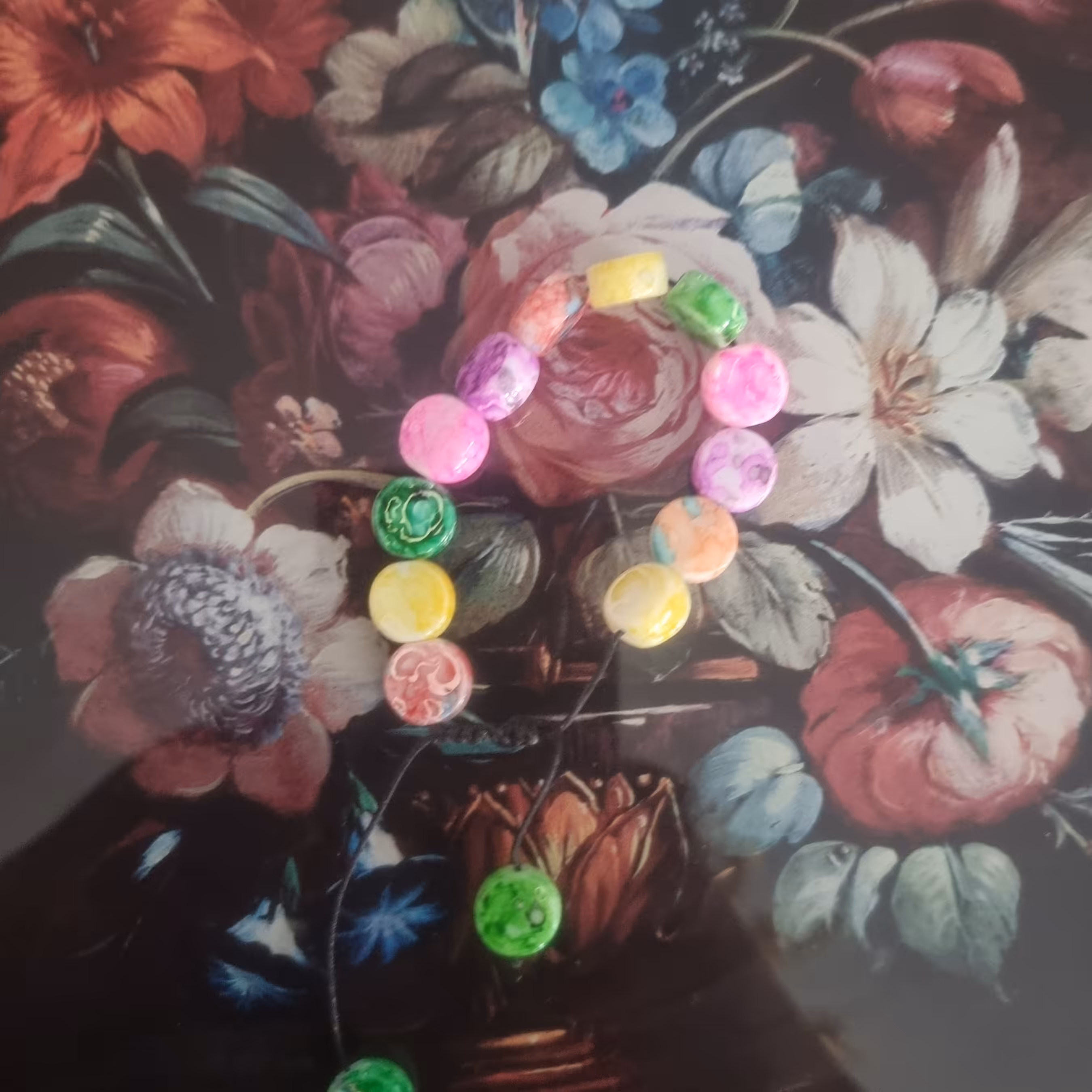 دستبند سنگی صورتی سبز زرد کرم