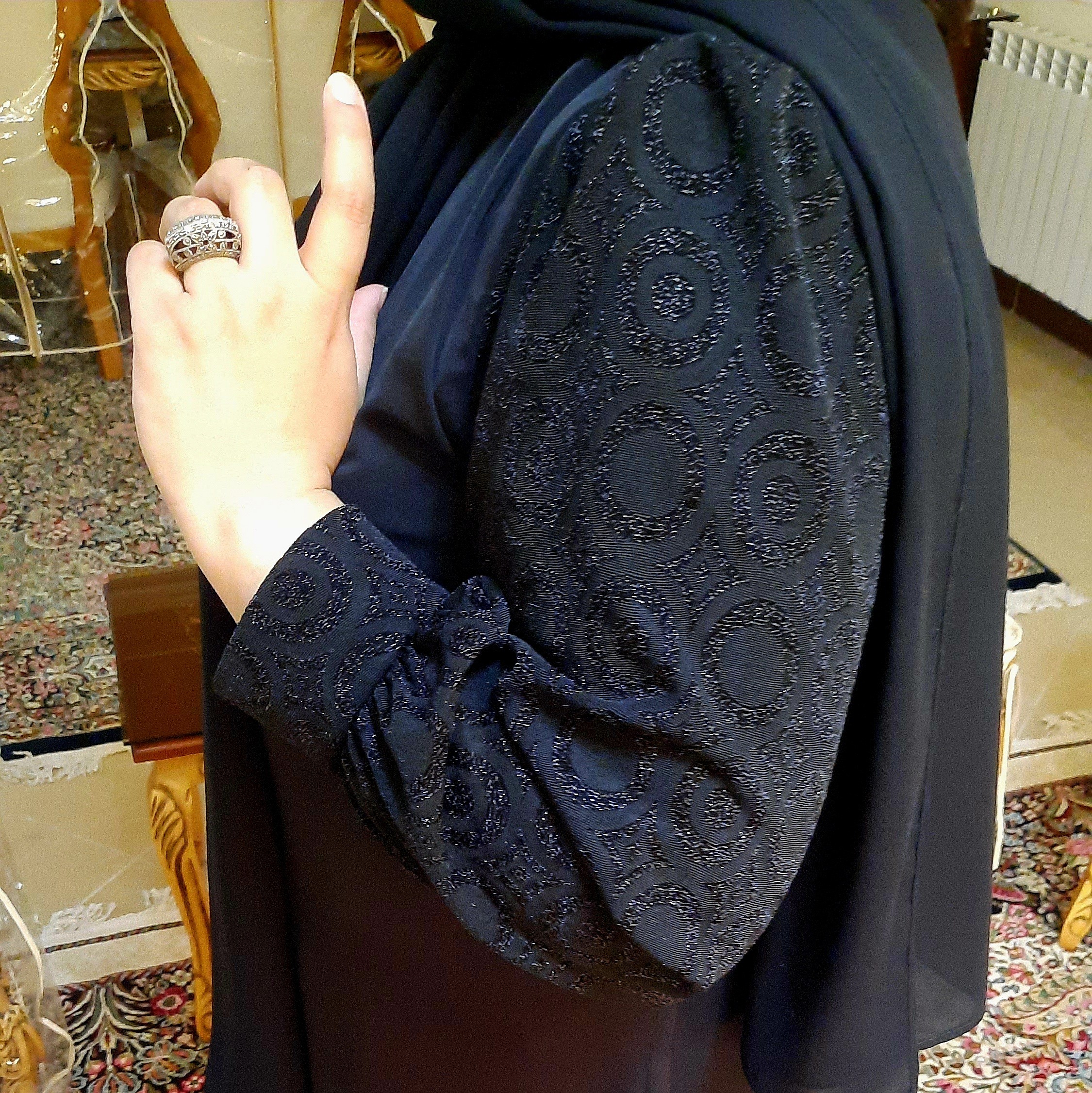 مانتو عبا مجلسی جنس کرپ الیزه و لمه اعلا فوقالعاده داری کمربند از روی لباس مدل فون مناسب مجالس ماه محرم