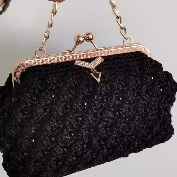 کیف بافتنی مشکی دهانه فلزی