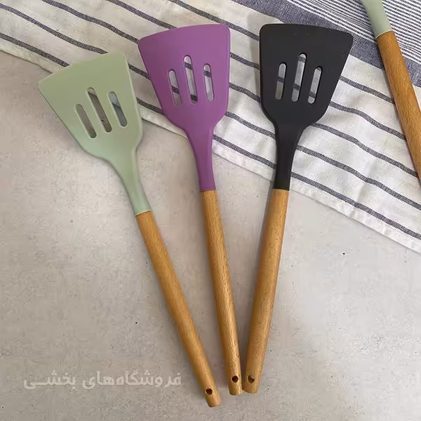 کفگیر سیلیکونی مدل دسته چوبی