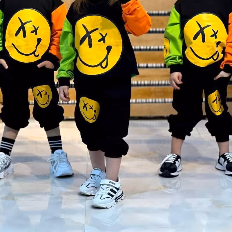 ست بلوز و شلوار اسپورت کیفیت عالی مناسب 6 تا 13 سال جنس پنبه دورس هم دخترونه هم پسرونه شیک و دلبر