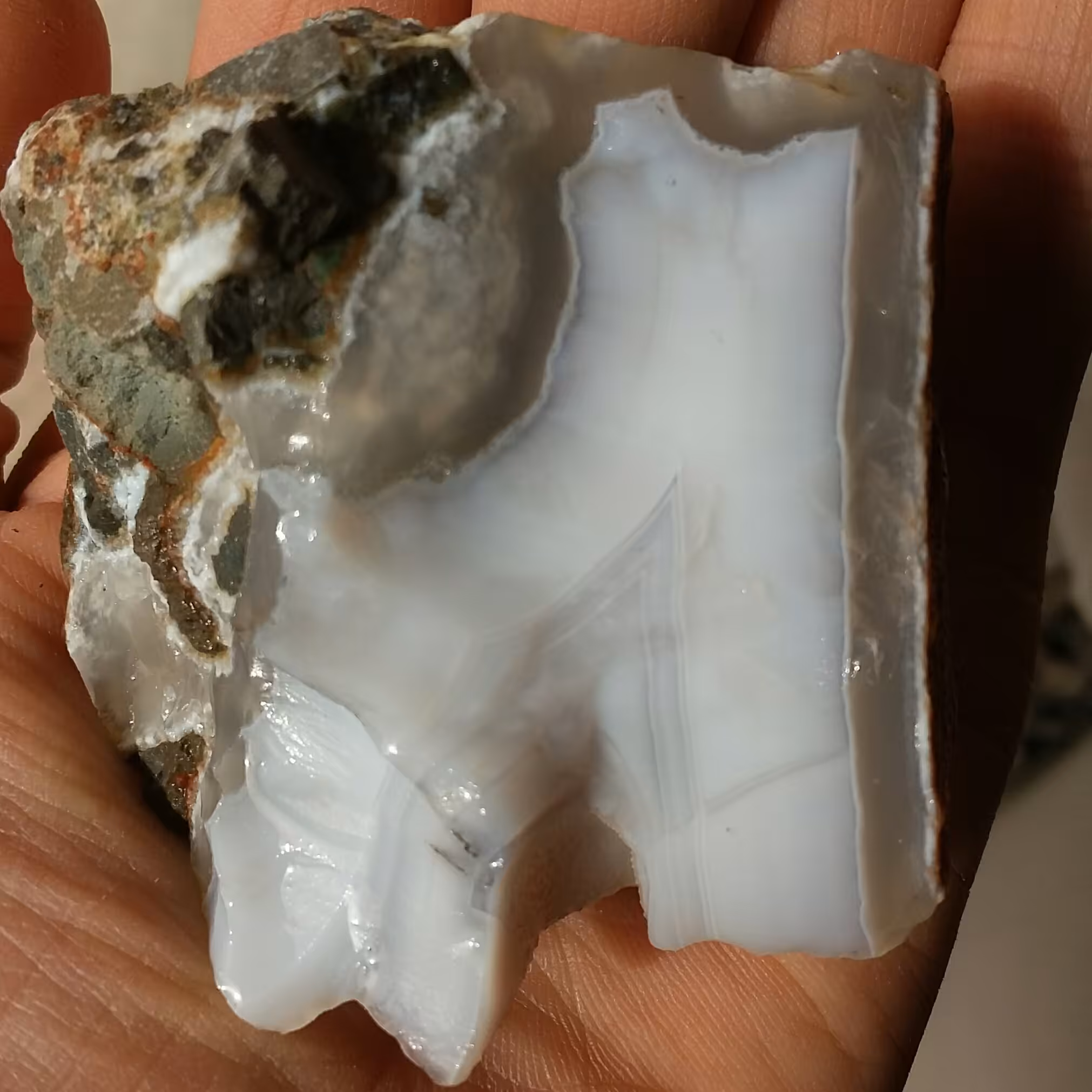 سنگ راف عقیق سلیمانی 3 بعدی محشر خاص 100 در 100 طبیعی بی نظیر با قابلیت ساخت چند نگین محشر