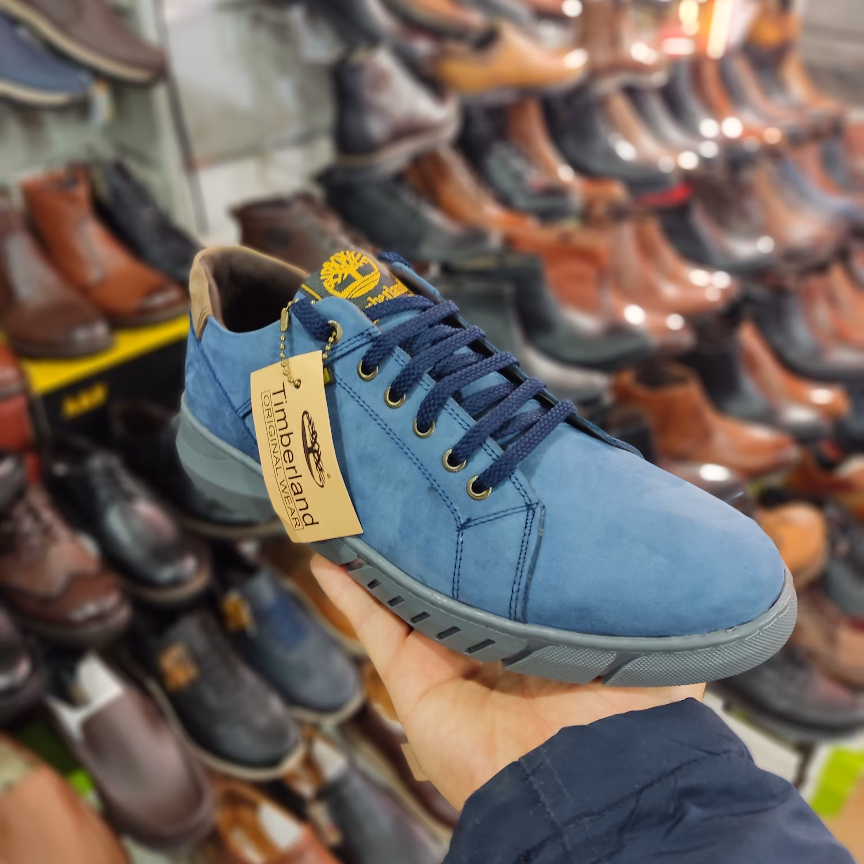 کفش مدل تمبرلند با زیره ترمو لاستیک و رویه و آستر چرم در رنگبندی متنوع