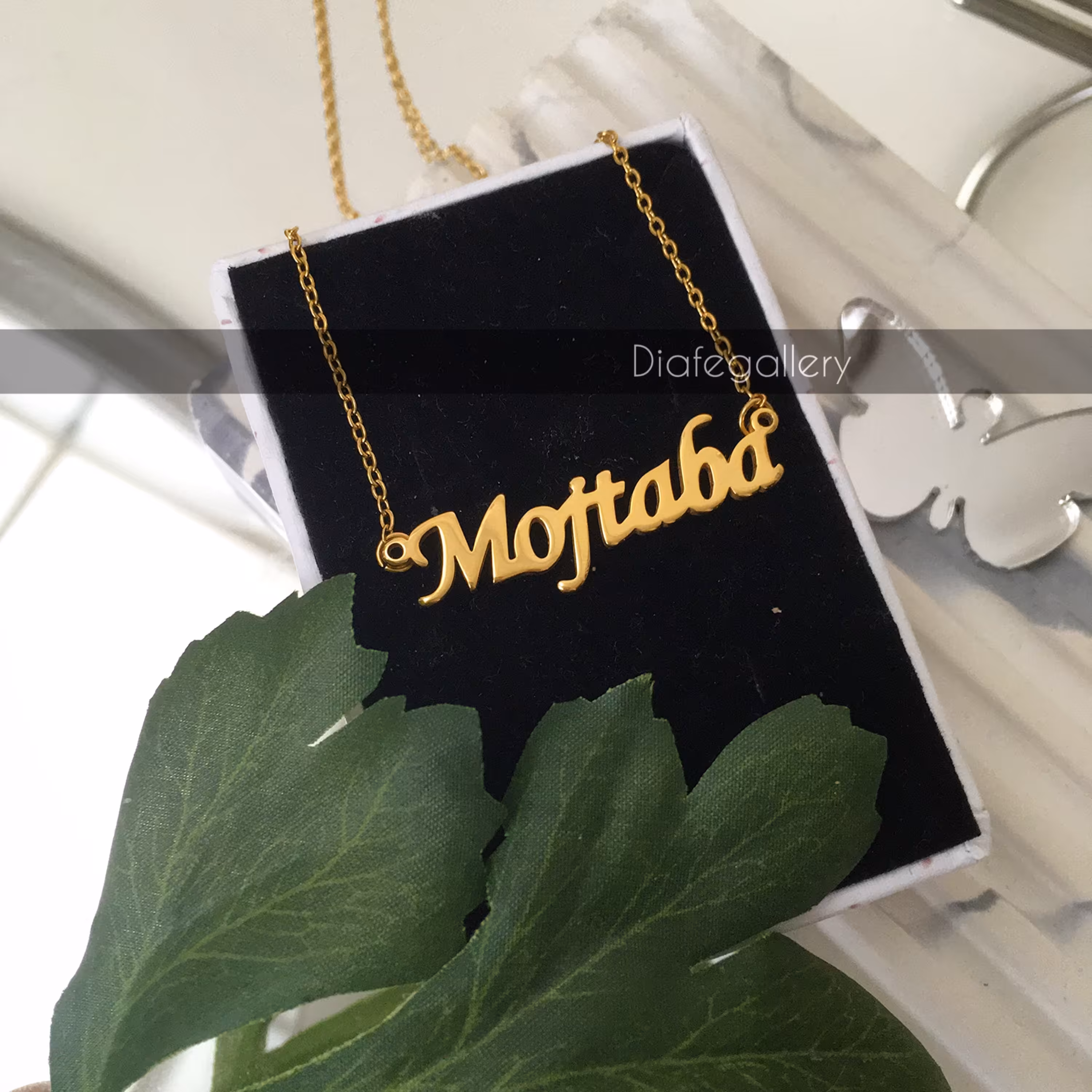 گردنبند اسم انگلیسی مجتبی Mojtaba  با پلاک اسم و زنجیر جنس استیل رنگ ثابت
