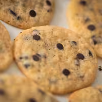 کوکی شکلات چیپسی کلاسیک (500 گرم)