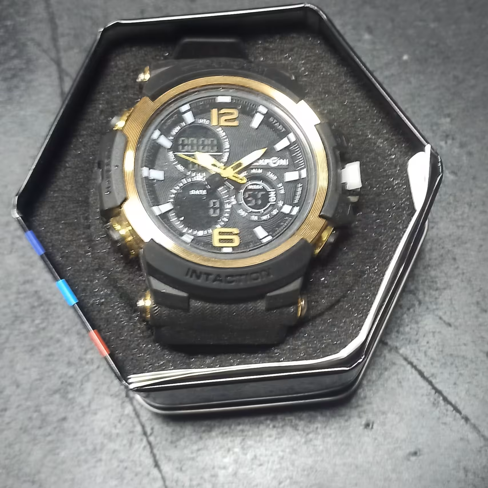 ساعت های جی شاک و  آدیداس در   رنگ های طلایی  و   مشکی