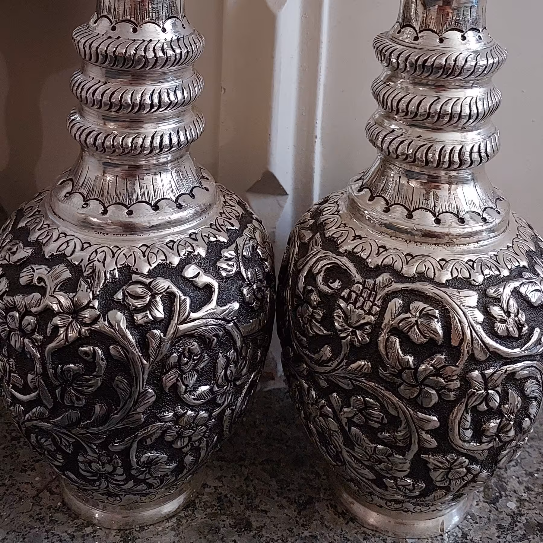 تنگ شاخدار قلمزنی شده