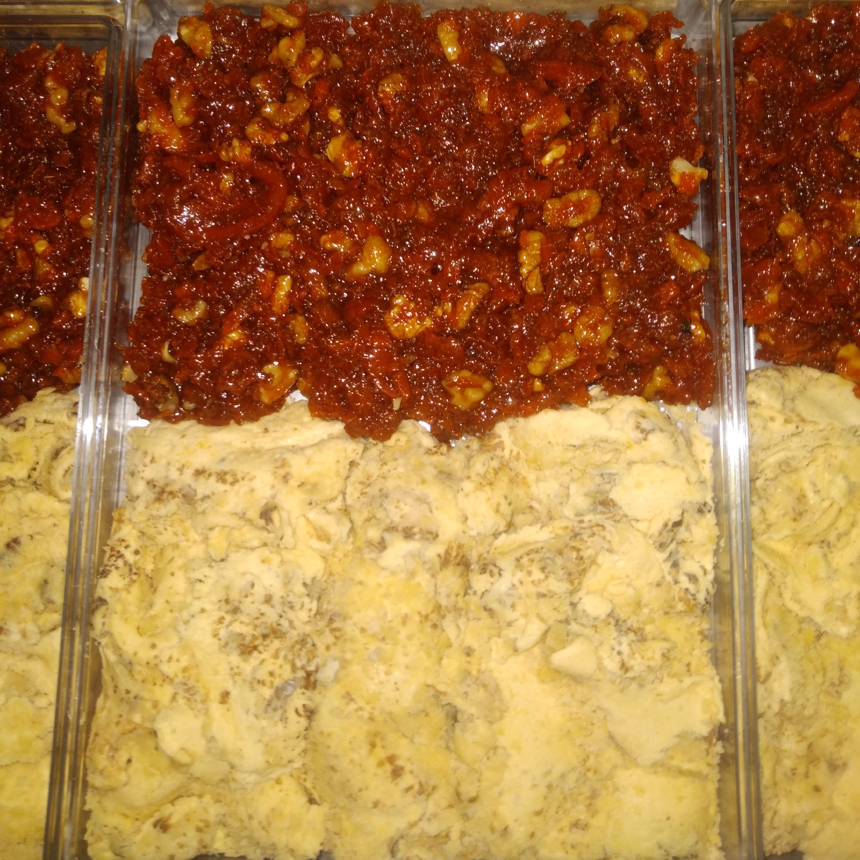 میکس حلواگردویی وهویج تهیه شده با شیره انگور درجه یک