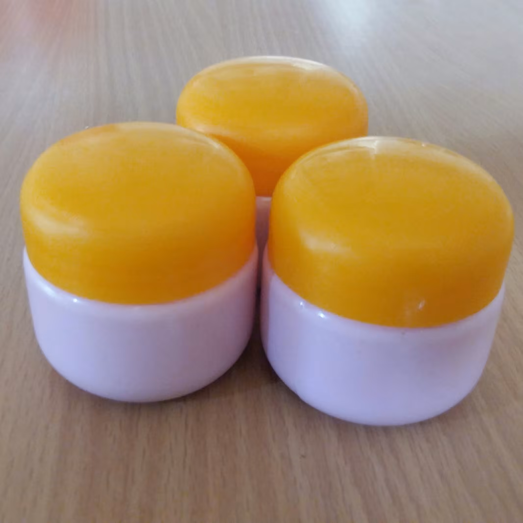 کرم های روشن کننده دست و بدن بزرگسال