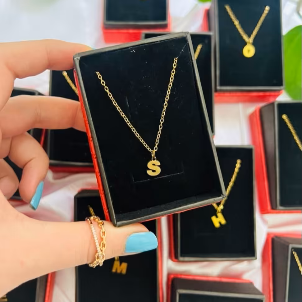 گردنبند حرف s