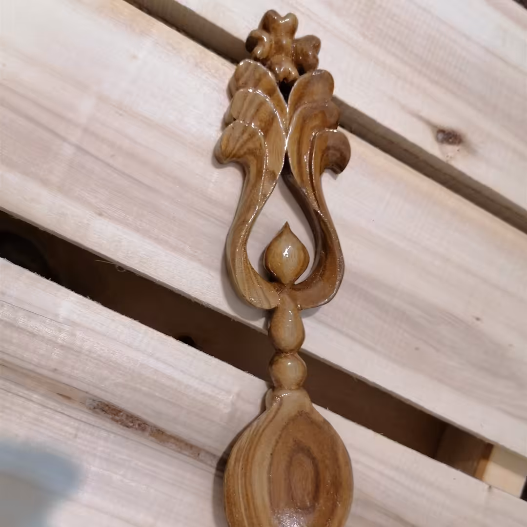 قاشق آجیل خوری منبت کاری شده چوبی از جنس نارون