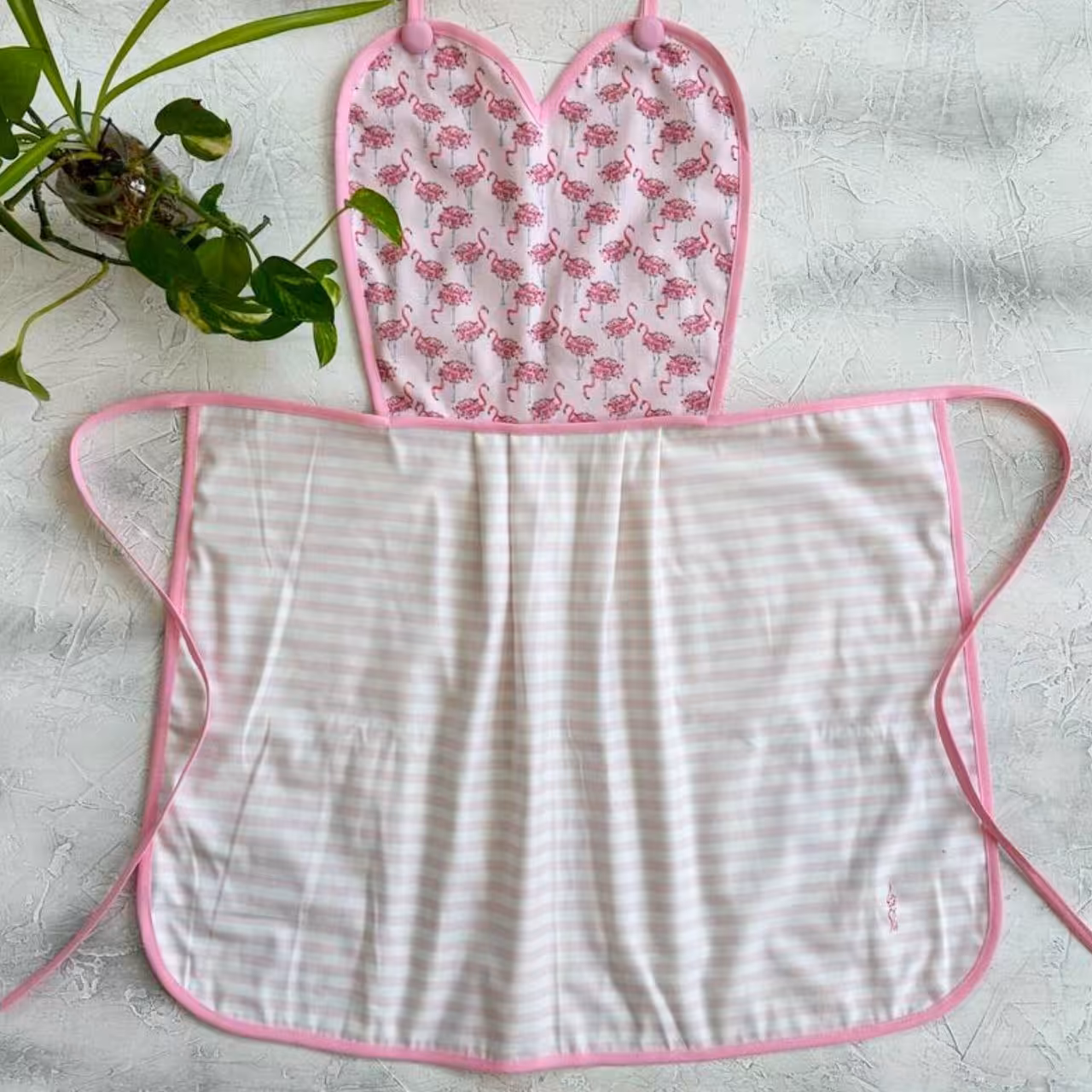 پیشبند مخمل نسوز مدل لیانا طرح 45