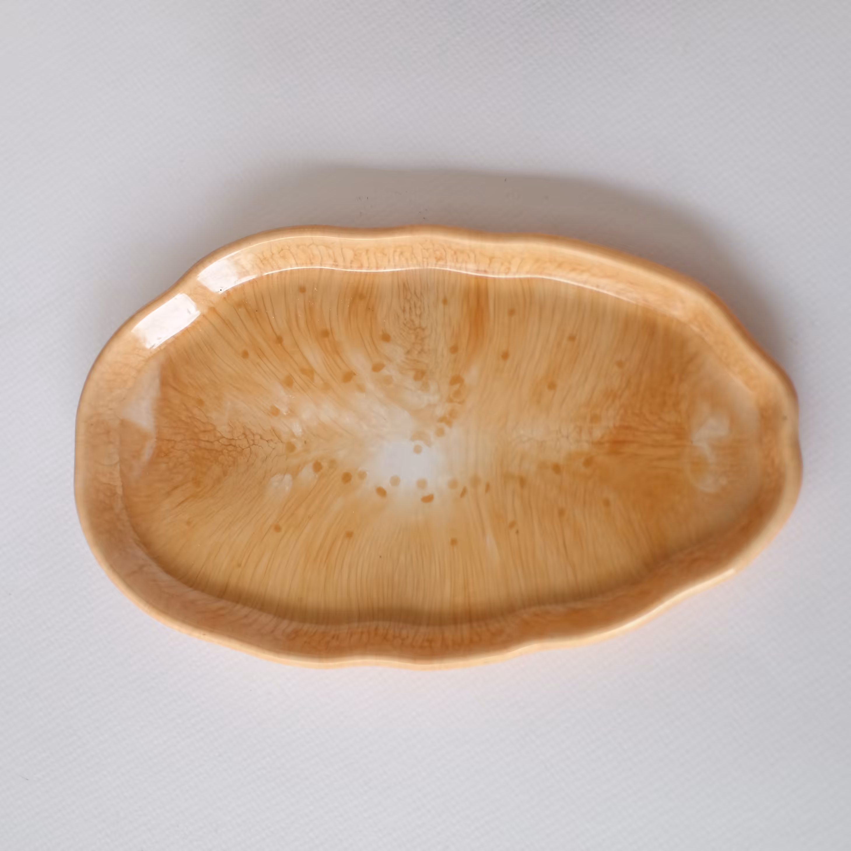 اردوخوری دفرمه طرح خوشه طلایی از جنس رزین مناسب برای پذیرایی و دکوری 