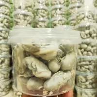 خرما شکلات بدون مغز سیصد گرمی با طعم شیرموز