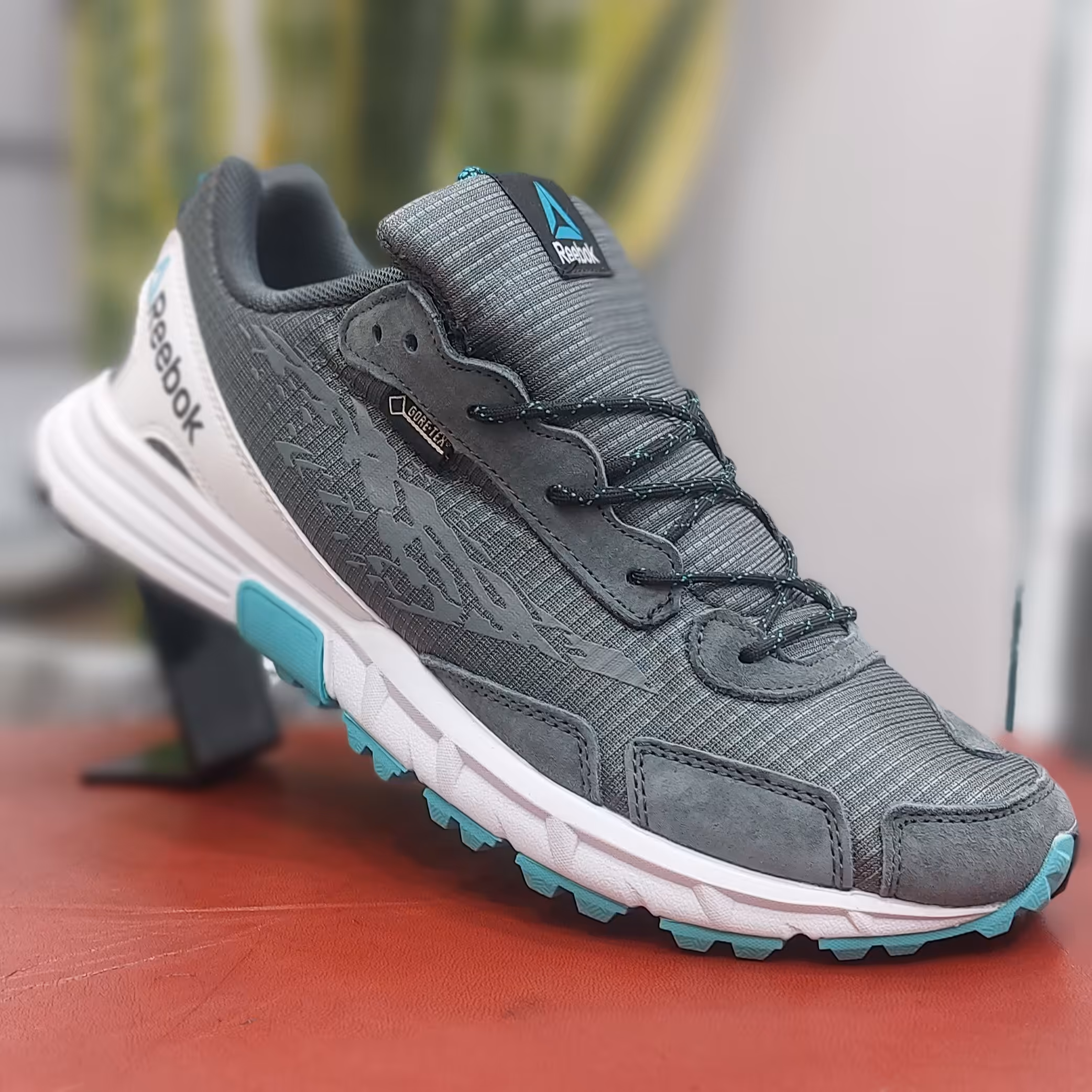 کتونی مردانه ریبوک اورجینال خارجی  خوش استایل و  سبک و راحت 