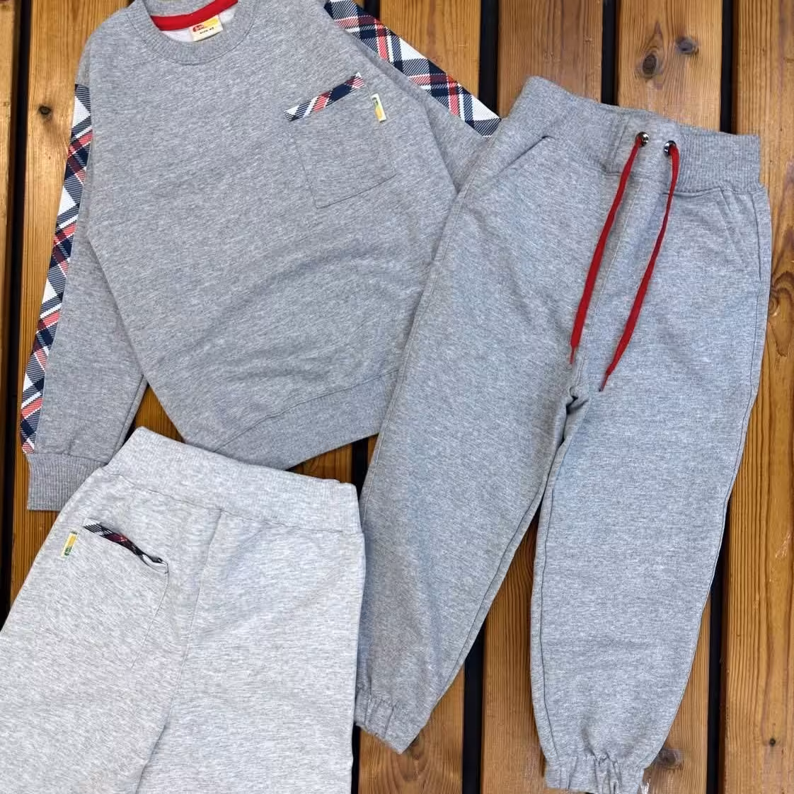 بلوز شلوار پسرانه جنس دورس جیب دار نواری  سایز 55 و 60