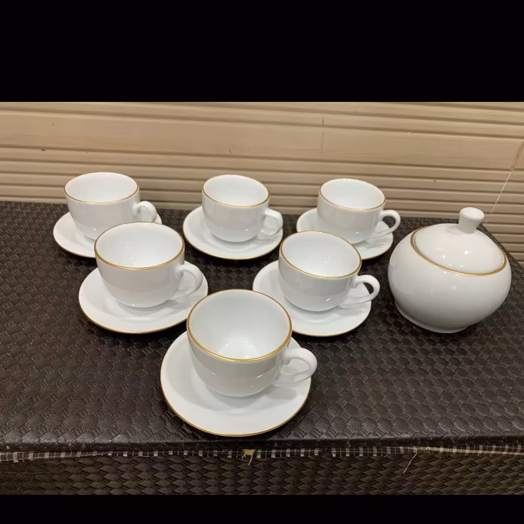 سرویس استکان چینی چهارده پارچه لب طلا همراه قندان 