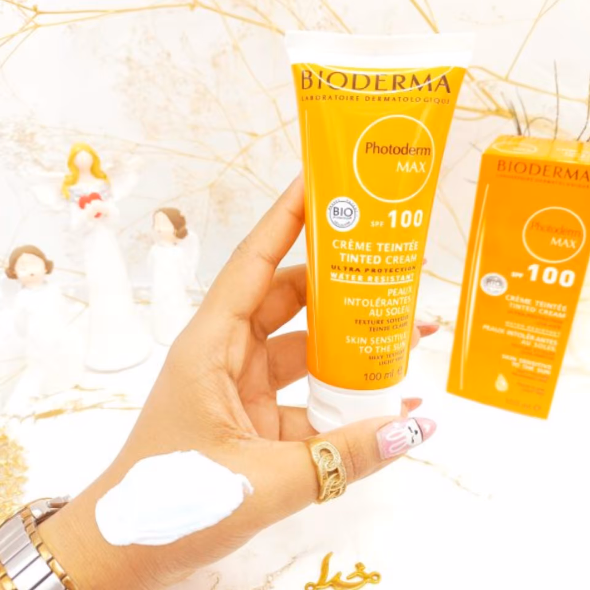 کرم ضد آفتاب  بیودرما spf100 فتودرم بی رنگ
Bioderma Sun screen حجم 40 میل