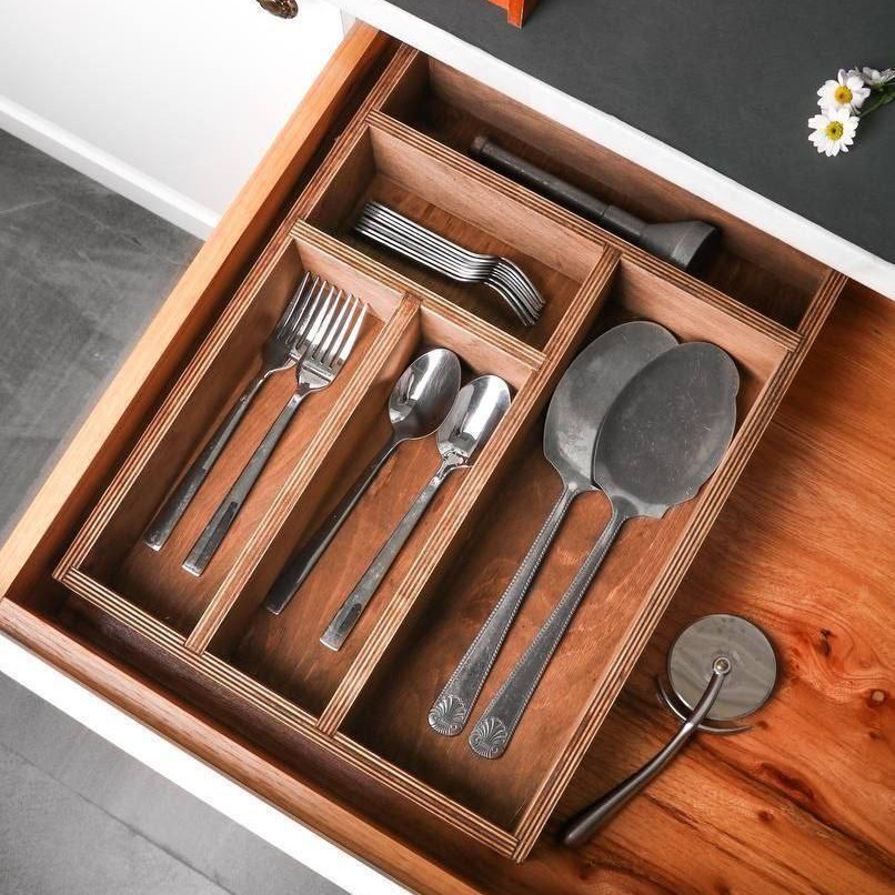 جاقاشقی داخل کابینتی
نظم دهنده ای عالی برای کفگیر و ملاقه و قاشق و چنگال