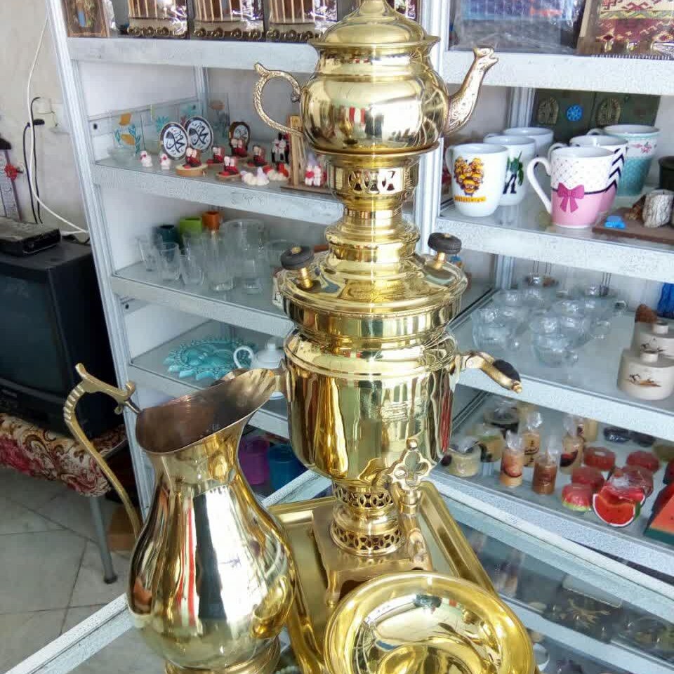 سماور برنجی به همراه سرویس کامل