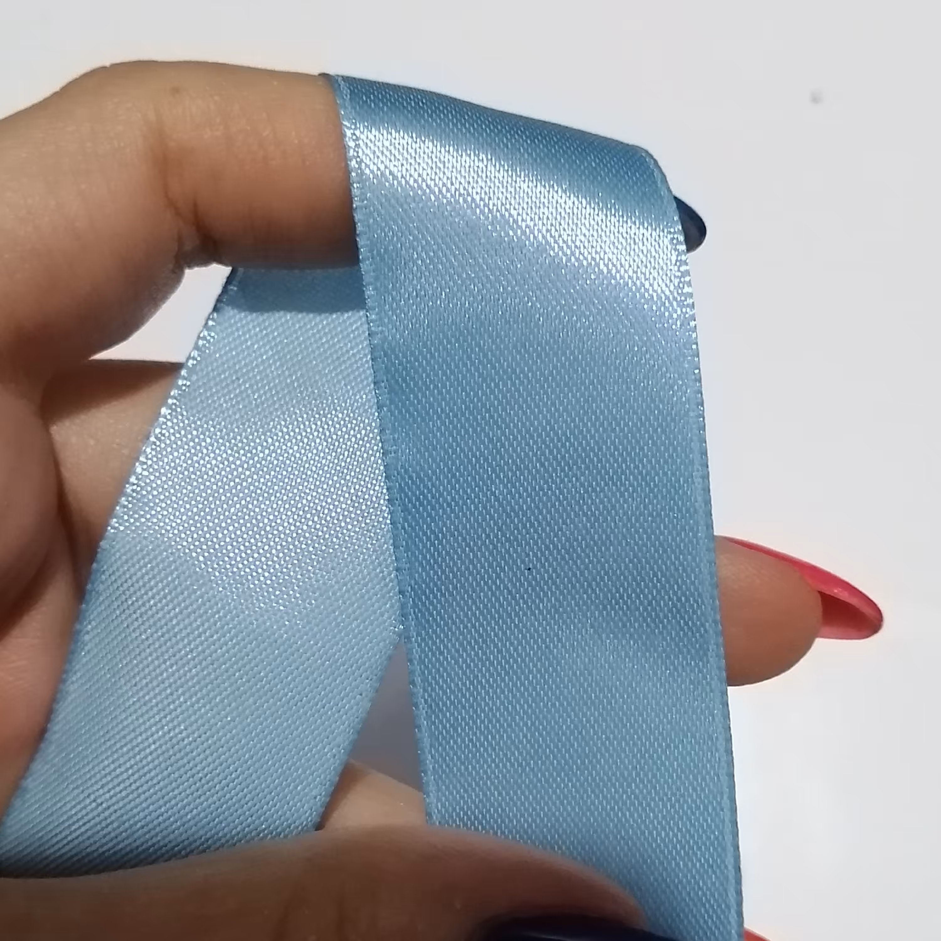 روبان ربان ساتنی  رنگ آبی عرض دو  و نیم سانت طول یک متر 