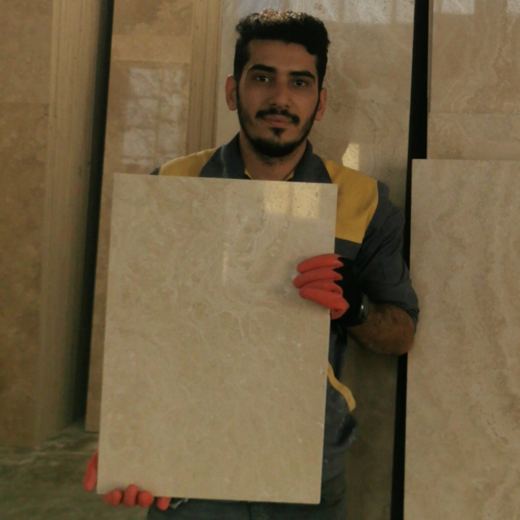 سنگ تراورتن آبگرم محلات موج دار ممتاز. تولیدی سنگ ساختمانی تراورتن. سنگ اصفهان . کارخانه تراورتن . سنگبری . کارخانه سنگ1