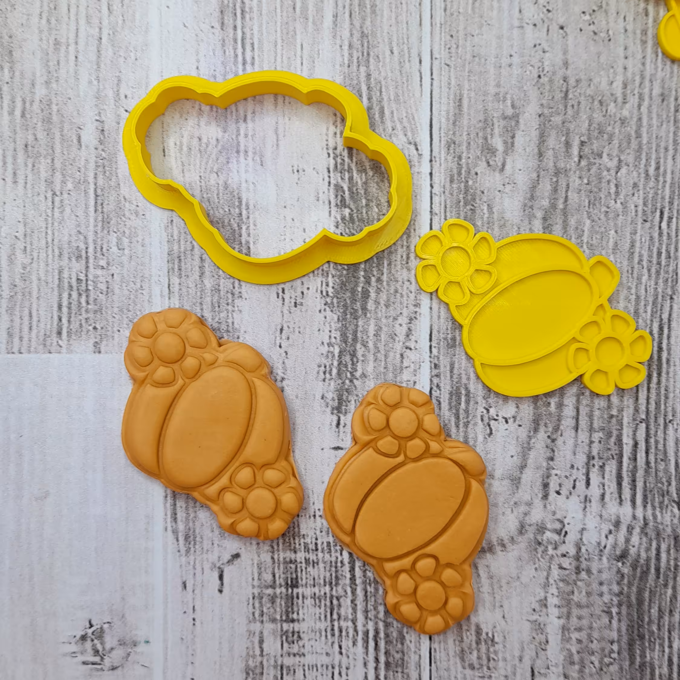 قالب و مُهر کدوحلوایی گلدار کد 718 8 سانت کوکی فوندانت و شیرینی