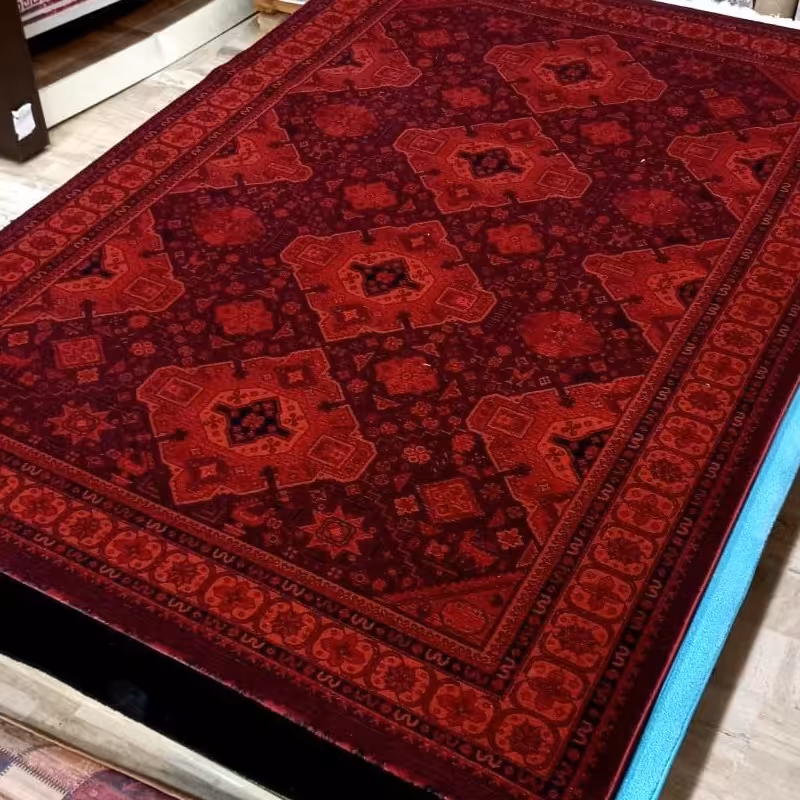 فرش لاکی طرح گبه شانه 500 و تراکم 1000 با جنس نخ پلی پرو پیلن با سایز  4 متری 