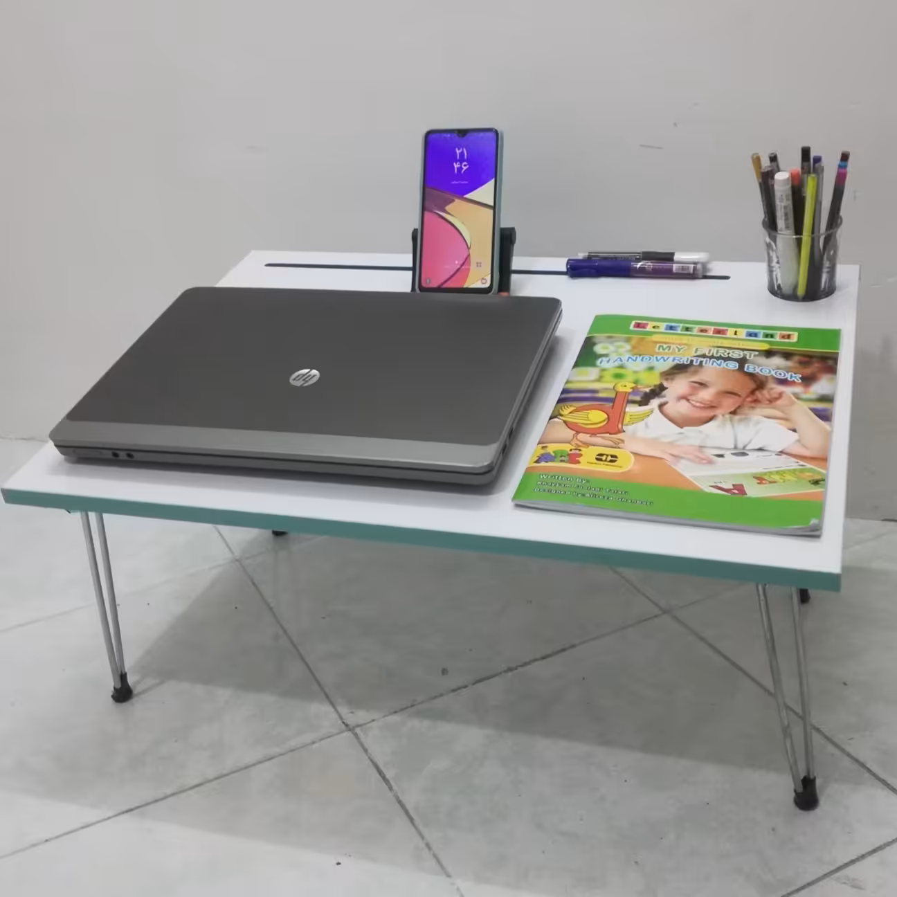 میز تحریر تاشو پرهام ابعاد 64*45 با شیار نگهدارنده خودکار و جا لیوانی