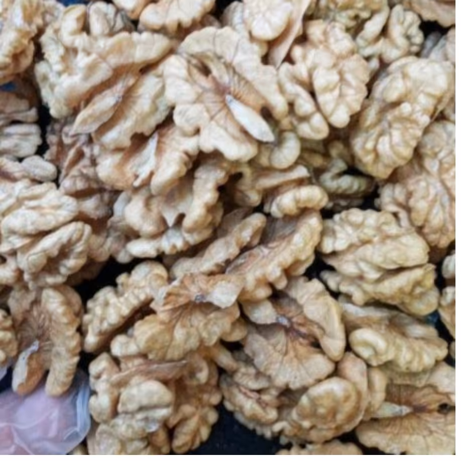 مغزگردوخارجی 5کیلوئی  ارسال باباربری وهزینه به عهده مشتری میباشد