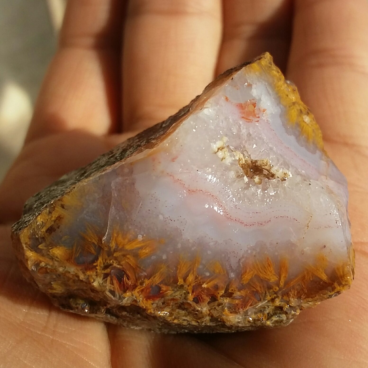 سنگ راف عقیق رنگی جارویی ژئود دار محشر 100 در 100 طبیعی شااااهکار خلقت
نمونه ای تکرار نشدنی