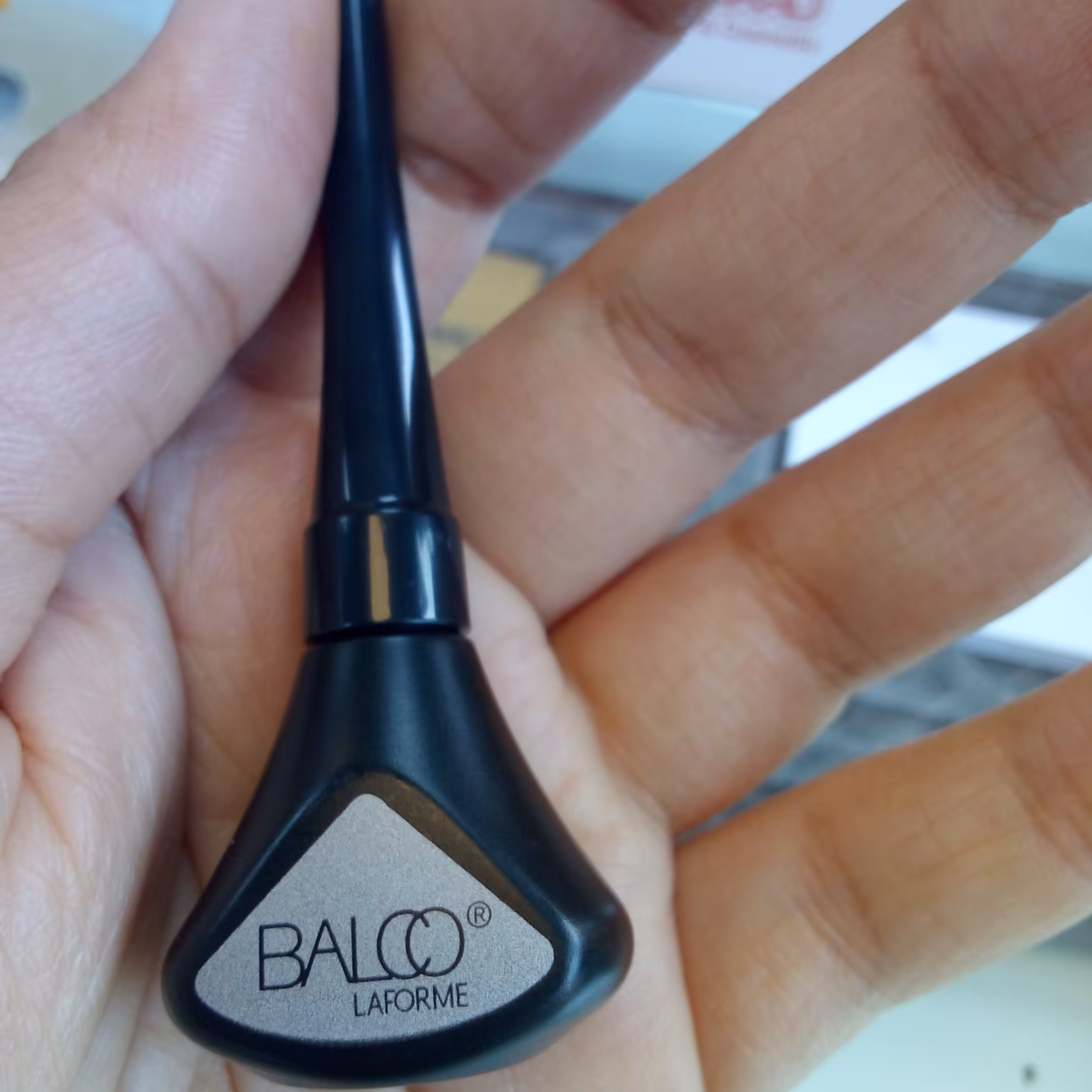 خط چشم کوزه ای بالکو ضد آب ضد حساسیت بدون پخش شدن و ایجاد کثیفی روی چشم 