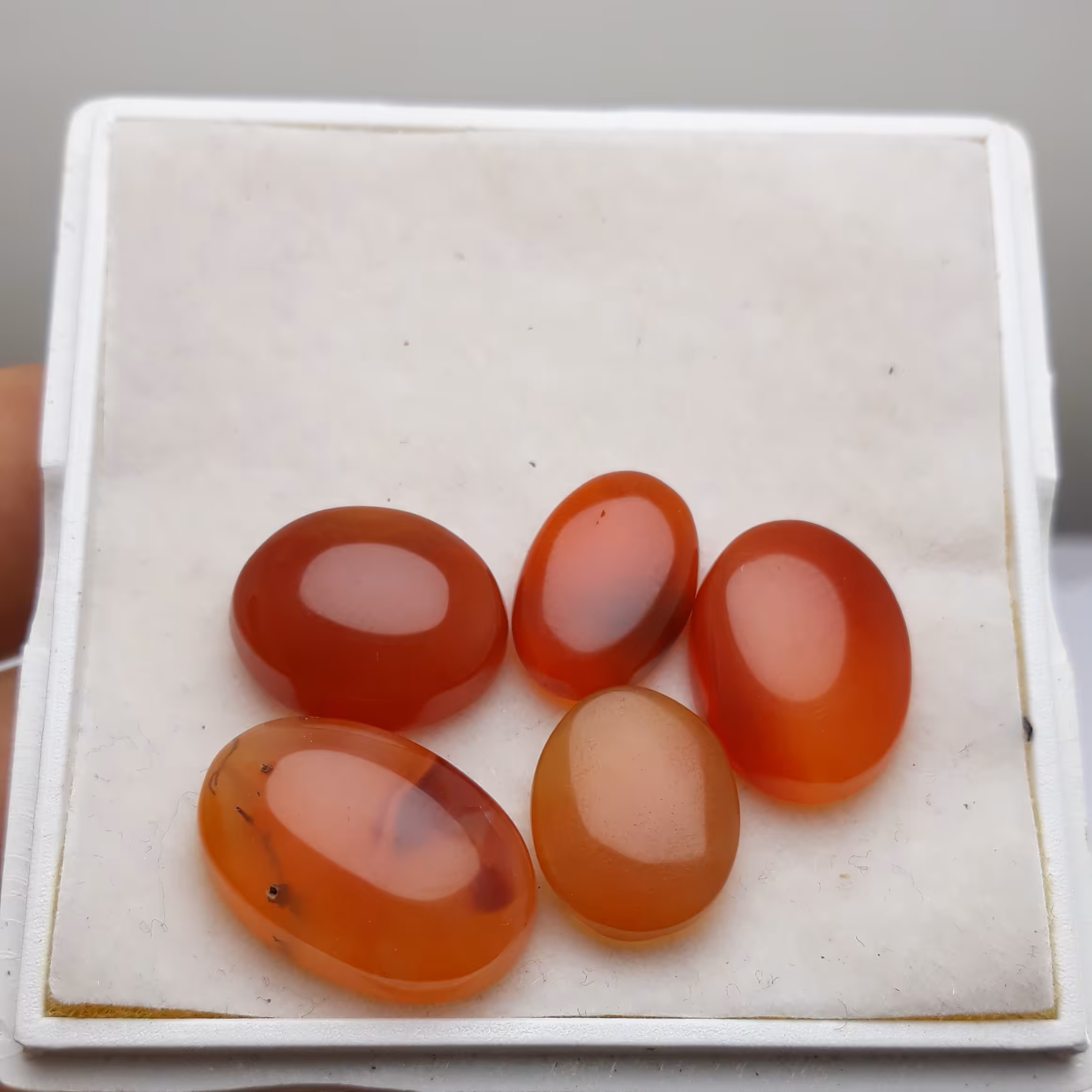 پنج عدد نگین عقیق یمنی معدنی و زیبا 