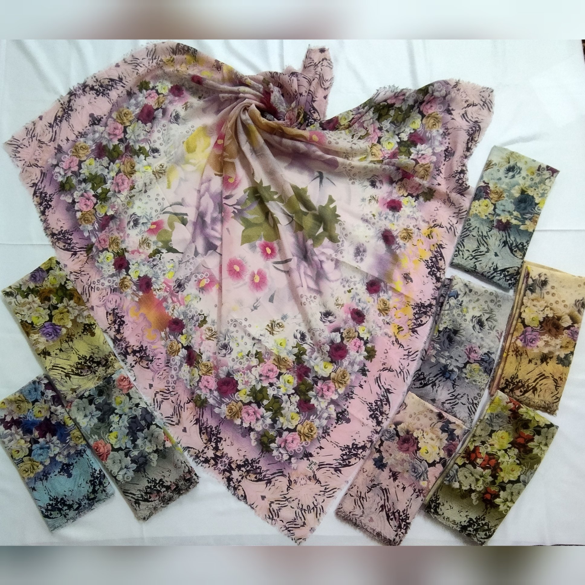 روسری نخی گلدار ریشه پرزی قواره 130 در 9 رنگ