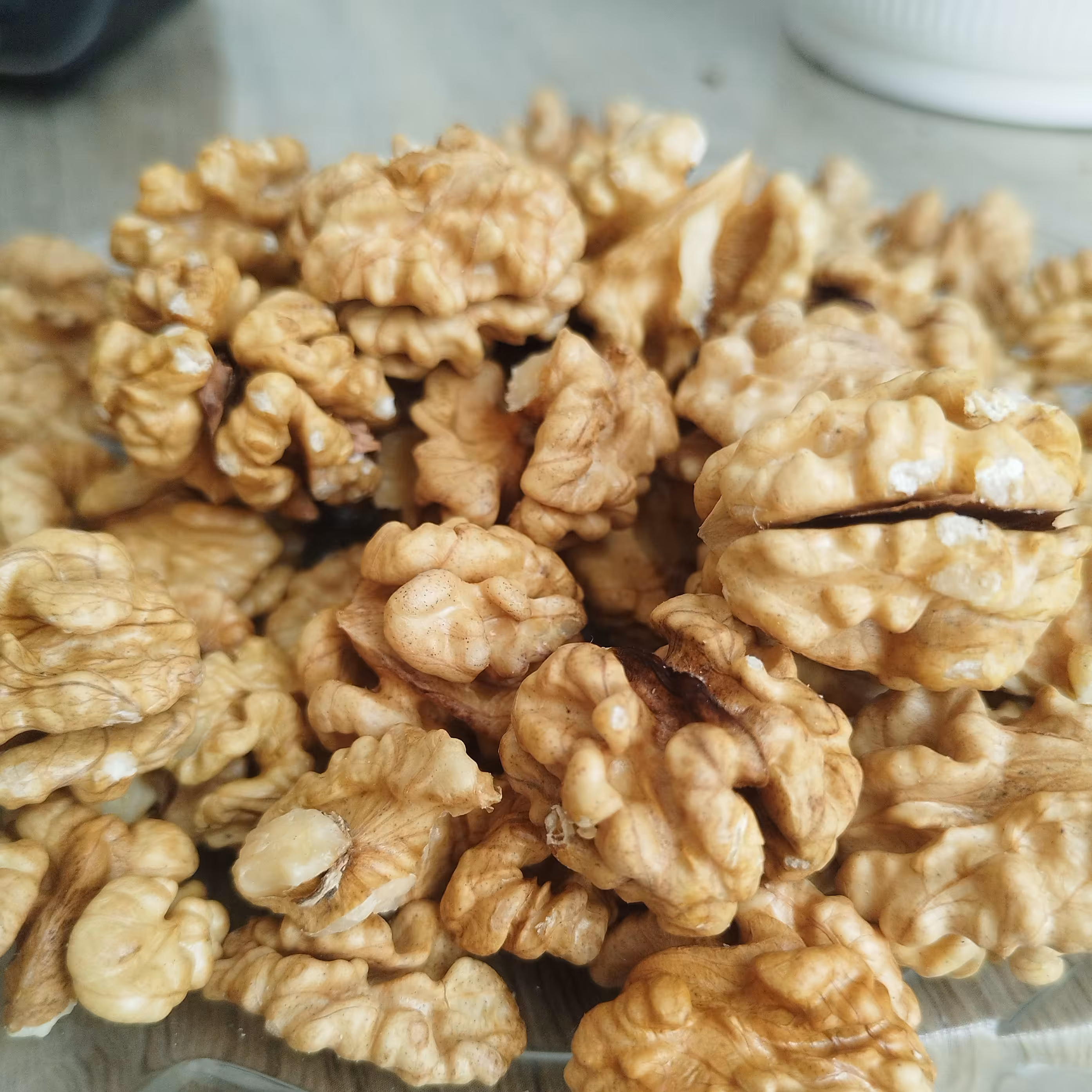 مغز گردو   ایرانی اعلا سفید درجه یک تازه عاری از هرگونه سموم و مواد نگهدارنده