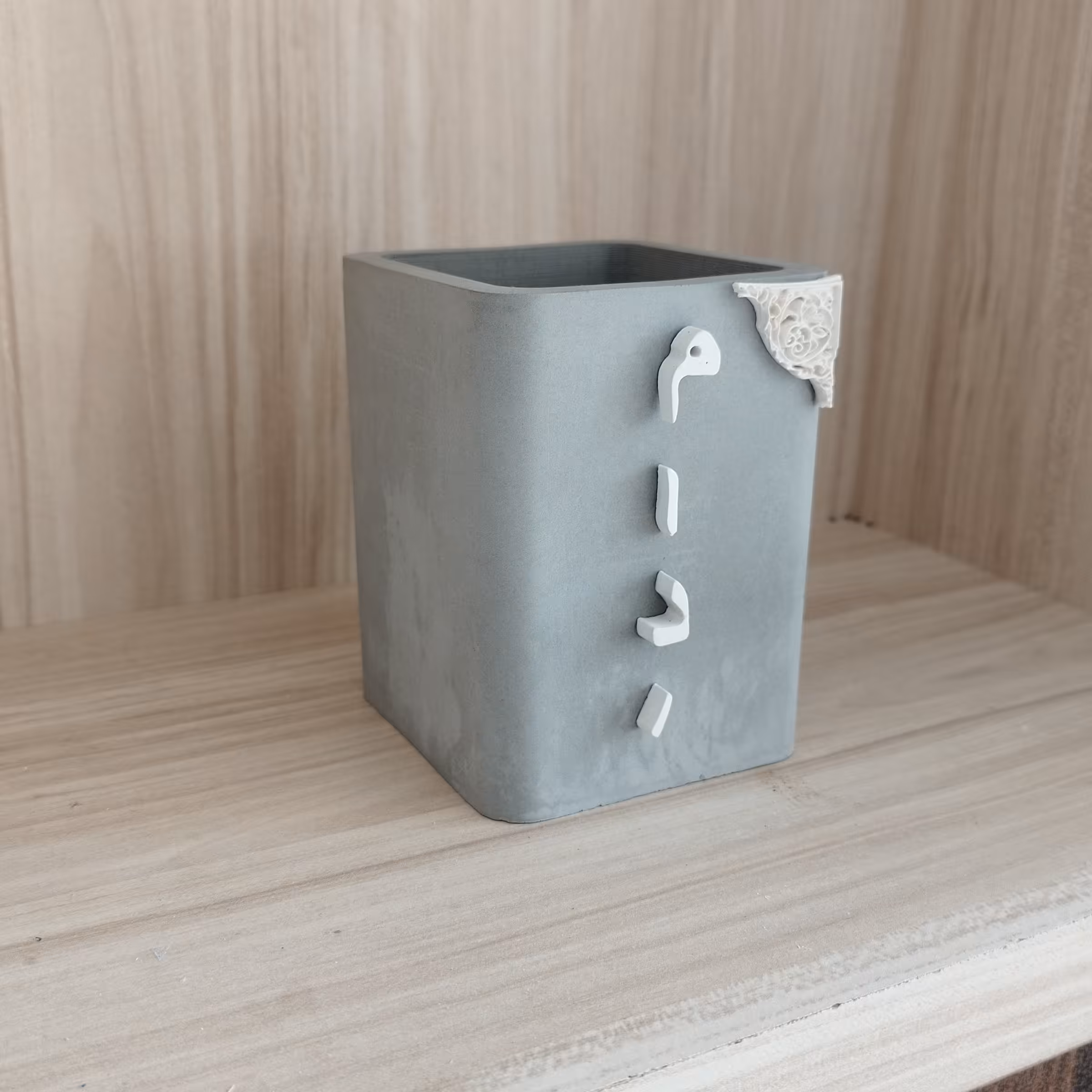 گلدان بتنی  طرح  مادر  کد oB12912