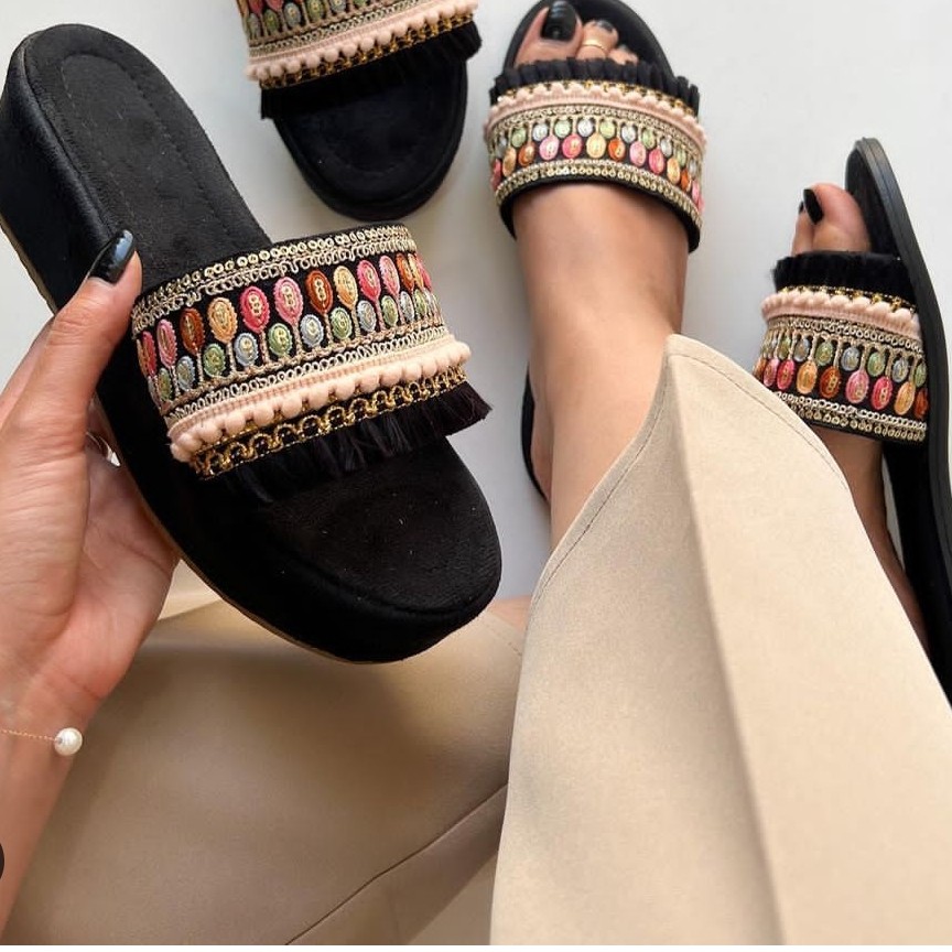 صندل با طرح نوار سنتی برای محرم با رنگ مشکی و برای روفرشی و بیرونی قابل سفارش
