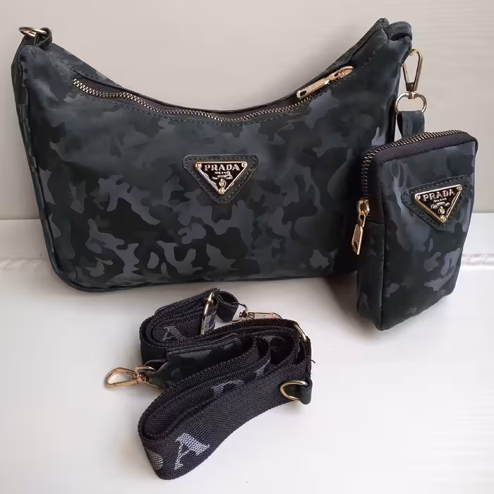 کیف پاسپورتی با یک کیف کوچک همراه  با بند بلند قابل تنظیم پهن