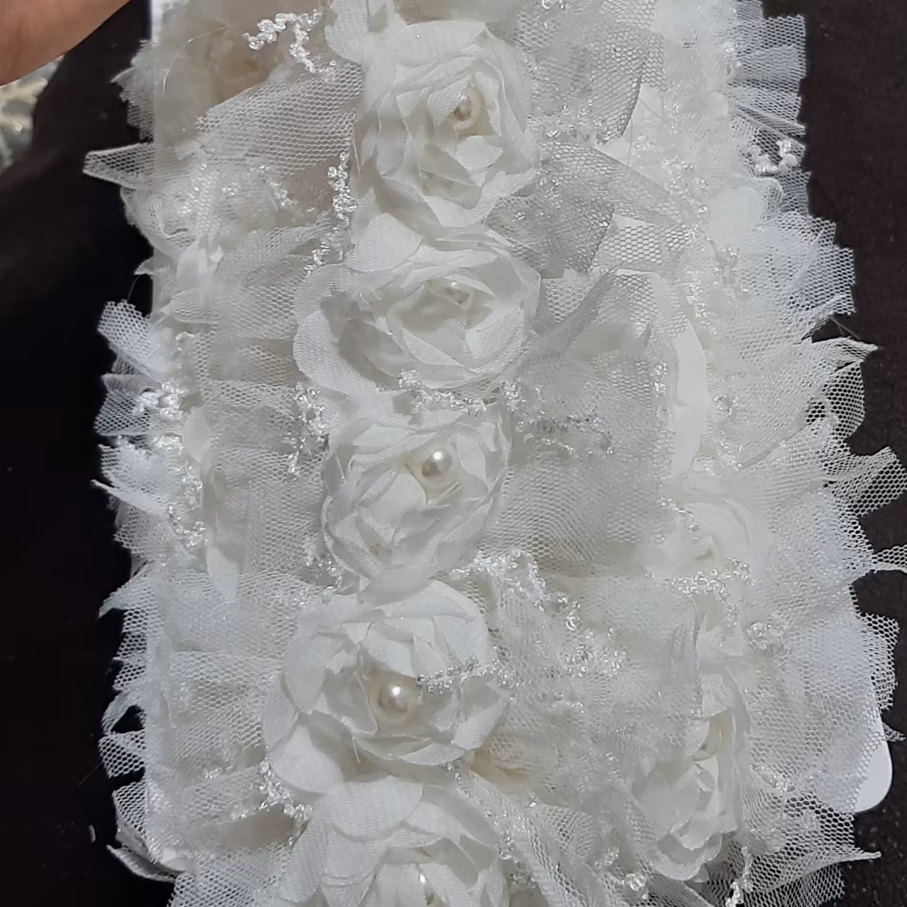تزیین لباس. گل رز  نباتی وسط مروارید و تزیین تور. مناسب لباس مجلسی ولباس دخترانه . 