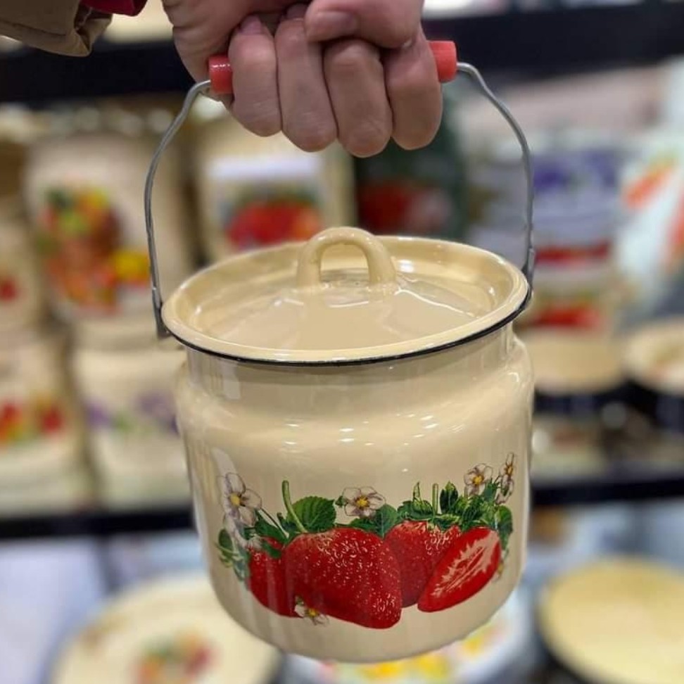 دبه روغن لعابی 2لیتری طرح توت فرنگی