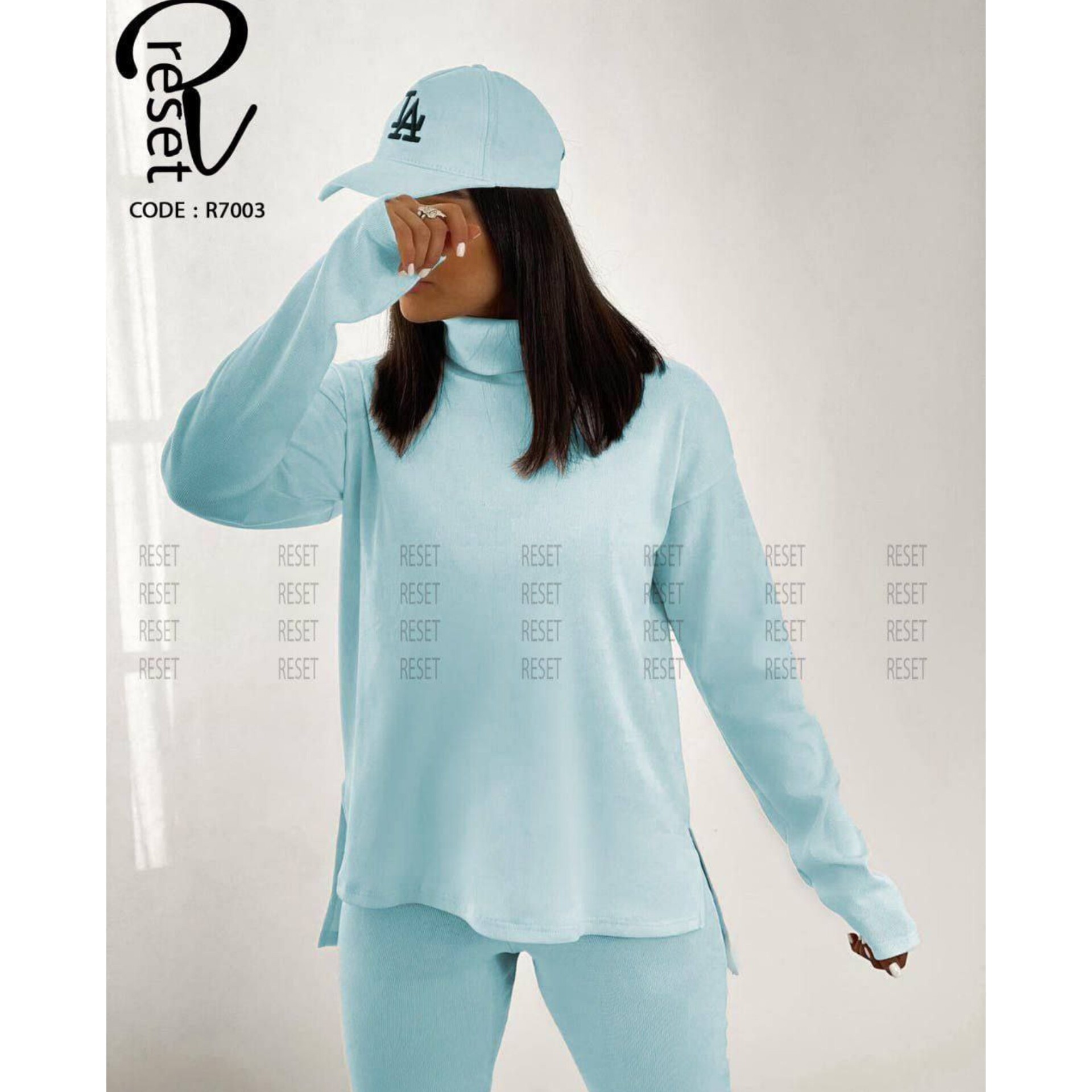 بلوز شلوار یقه اسکی پشت بلند کیفیت بالایی دارد