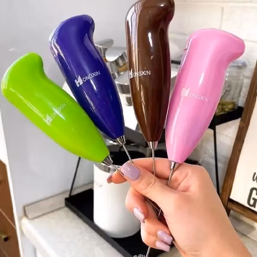 مینی همزن باطری خور برای قهوه کاپوچینو فوم شیر  در رنگ های صورتی سبز بنفش قهوه ایی 