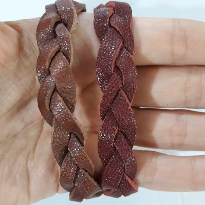  یک عدد دستبند چرم اسپرت طرح بافت بدون جعبه