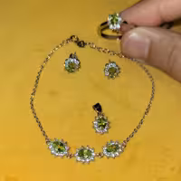  تمام ست نقره  خیلی ظریف و خوش وزن با سنگ زبر جد اصل