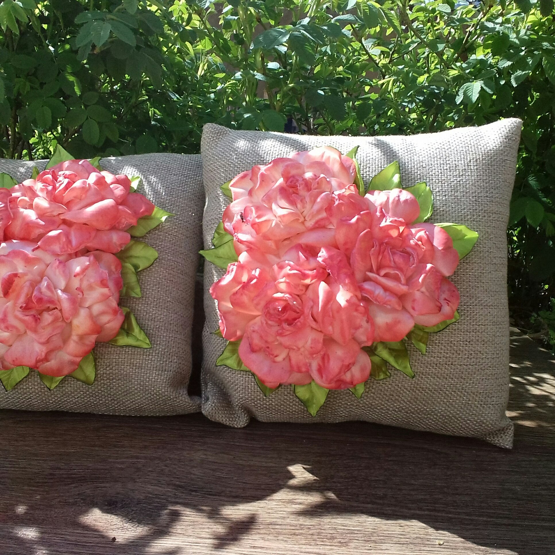 کوسن با گل رز مونتاژی 