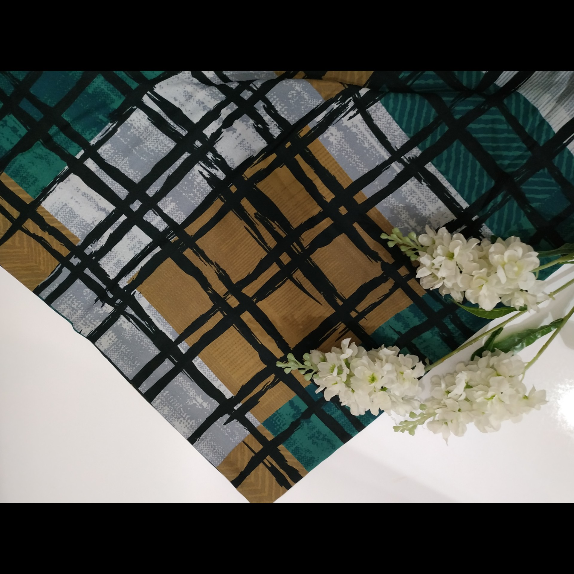 روسری سبز طوسی نخی قواره بزرگ دور چرخی