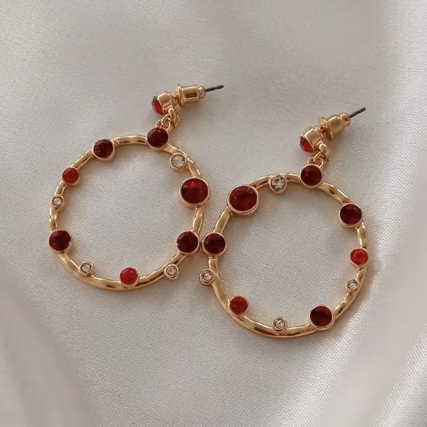 گوشواره شبه طلا  با نگین گارنت سرخ
