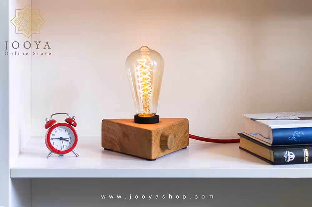 چراغ مثلثی رومیزی چوبی