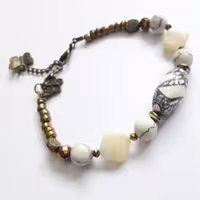 دستبند تک ردیف صدف و عقیق تبتی